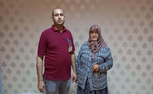 Temizlik personeli bulduğu altınları sahibine teslim etti