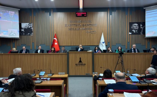 Tugay’ın ‘zorla kadraja girdiler’ ifadelerine AK Parti’den tepki: İzmir’in çıkarları baltalanıyor!