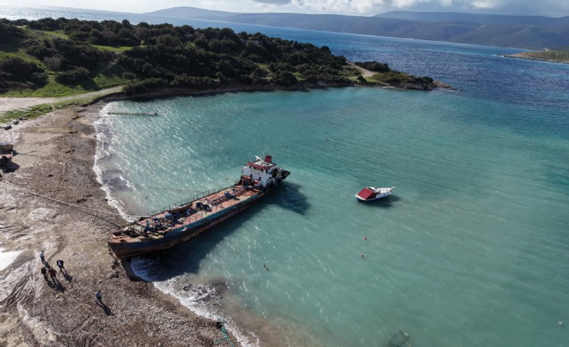 Urla Demircili Koyu’ndaki hurda gemi Meclis gündeminde: Yücel’den bakanlığa sert tepki!
