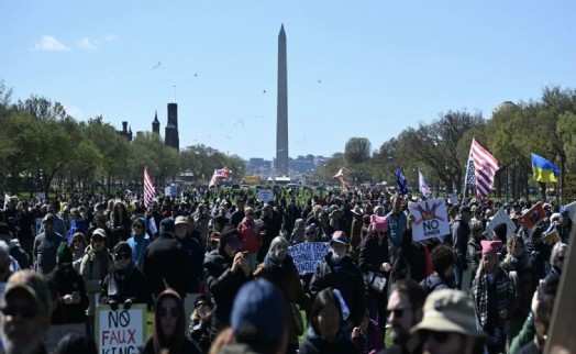 ABD'de milyonlar sokakta: Trump Krallığı'na hayır!