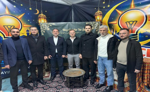 AK Gençlik İzmir'den 'Ramazan Çadırı Genç Nokta' açılışı