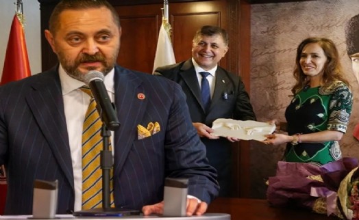 AK Parti'den Ünsal'a Büyükşehir uyarısı: 'Biz bu kavganın tarafı olmak istemiyoruz'