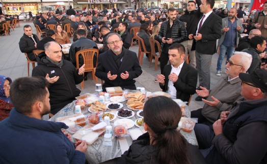 AK Parti'li Kasapoğlu, Manisa'da iftar programına katıldı