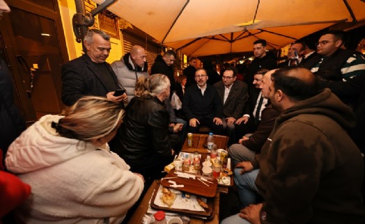 AK Parti’li Kasapoğlu, İzmir’de vatandaşlarla sahurda bir araya geldi