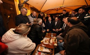 AK Parti’li Kasapoğlu, İzmir’de vatandaşlarla sahurda bir araya geldi