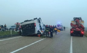 Adana'da yolcu otobüsü devrildi: Ölü ve yaralılar var