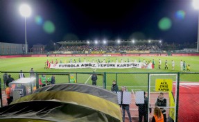 Aliağa’da futbol tarihinin ilk gece maçı oynandı