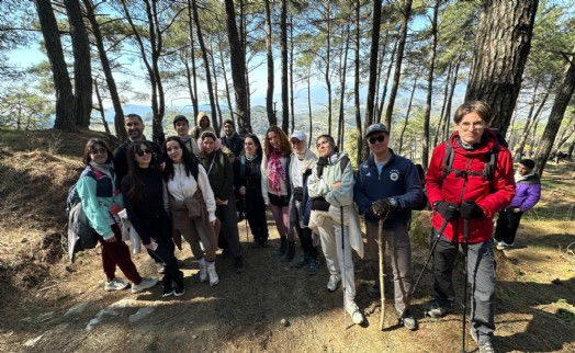 Baharı Efes-Mimas Yolu’nda doğayla karşıladılar