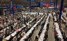 Balçova’da Kadir Gecesi’nde dayanışma sofrası kuruldu