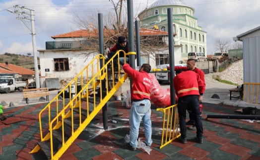 Başkan Çiçek söz verdiği parkı yeniledi
