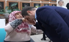 Başkan Demir ile Cemile Teyze'nin duygulandıran buluşması