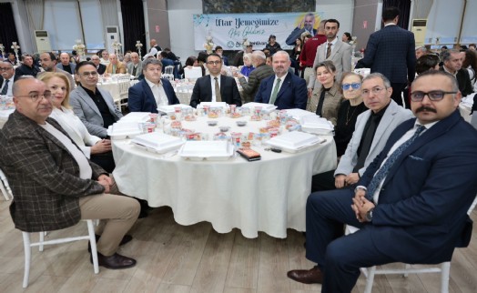 Başkan Pehlivan'dan öğretmen ve sağlık çalışanlarına vefa iftarı