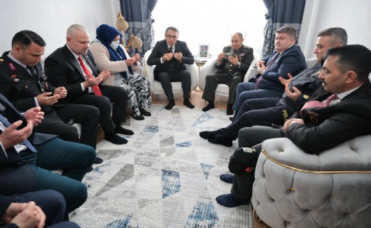 Başkan Pehlivan, şehit ailelerini ziyaret etti: 'Başımızın tacısınız'