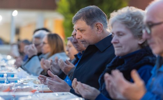 Başkan Tugay Güzelbahçelilerle iftarda buluştu: Zorlukları birlikte aşarız