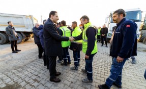 Başkan Yiğit personelle bayramlaştı