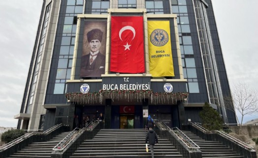 Belediyenin şantiyesinde çöp dağları oluştu: Buca’da işçiler iş bırakıyor!