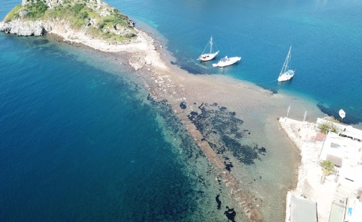 Bodrum'da deniz çekildi 'Kral Yolu' ortaya çıktı