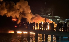 Bodrum’da marinada çıkan yangında 8 motoryat alev alev yandı
