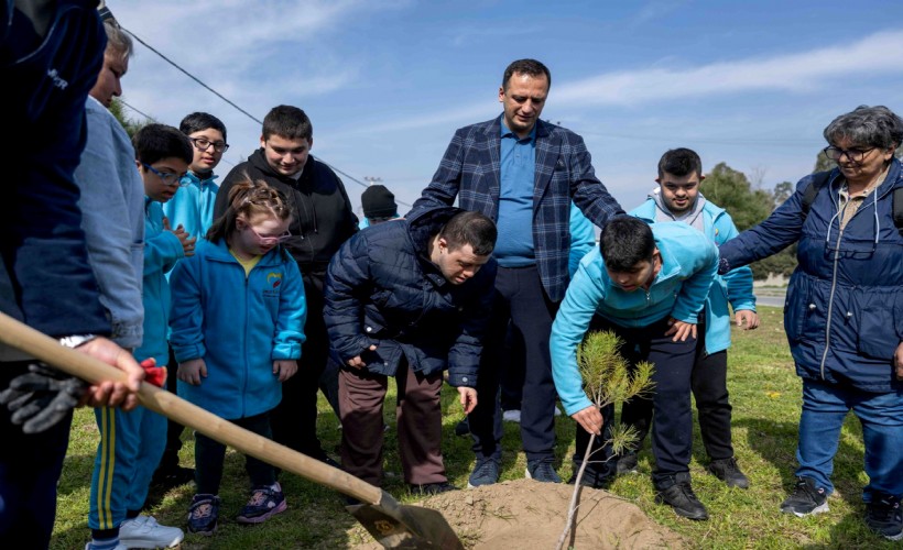Bornova'nın en özel fidanları toprakla buluştu