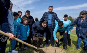 Bornova'nın en özel fidanları toprakla buluştu