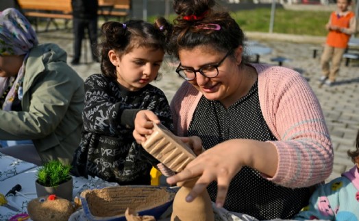 Bornovalı miniklere 'Çim Adam Atölyesi'