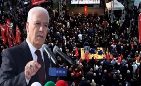 Bursa'da Bozbey nöbeti: Yurttaşlar belediye binası önünde toplandı