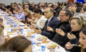 Büyükşehir'in iftar sofrası bu kez Foça'da kuruldu