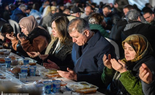Büyükşehir'in son iftar sofrası Urla'da kuruldu: Başkan Tugay'dan anlamlı mesaj