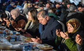Büyükşehir'in son iftar sofrası Urla'da kuruldu: Başkan Tugay'dan anlamlı mesaj