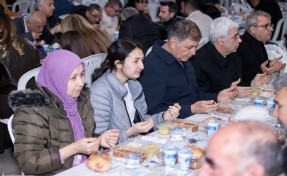 Büyükşehir’in gönül sofrası bu kez Menemen’de kuruldu