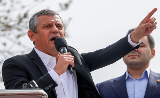 CHP'nin Uşak Mitingi'nde 'Bayraklı İlçe Başkanlığı' krizi: Özel'den çok sert uyarı!