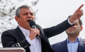 CHP'nin Uşak Mitingi'nde 'Bayraklı İlçe Başkanlığı' krizi: Özel'den çok sert uyarı!