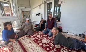 Cennetlik aile: Üç engelli çocuklarına 52 yıldır bakıyorlar