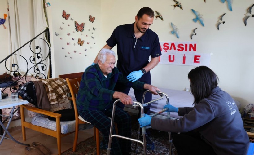 Çeşme Belediyesi'nden  bayram öncesi anlamlı destek: Ev temizliği ve kişisel bakım hizmeti
