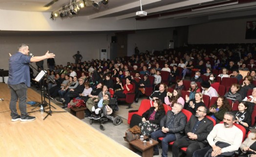 Çiğli’de Anadolu Rock rüzgarı: Barış Manço ve Cem Karaca şarkılarıyla anıldı