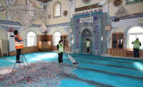 Çiğli’de bayram öncesi cami ve mezarlıklarda kapsamlı temizlik