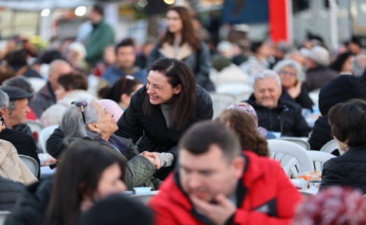 Efes Selçuk’ta binler aynı iftar sofrasında buluştu!