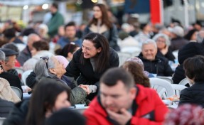 Efes Selçuk’ta binler aynı iftar sofrasında buluştu!