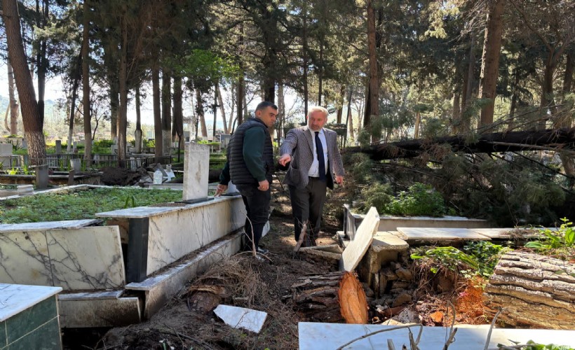 Fırtınadan etkilenen mezarlıklara hızlı müdahale