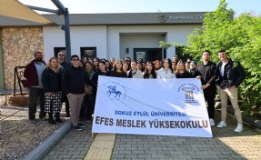 Gençler kariyer yolculukları için Efes Tarla Yaşam Köyü'nde buluştu