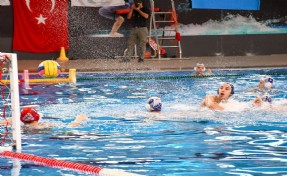 İzmir Büyükşehir Belediyesi sporcuları başarıdan başarıya koşuyor