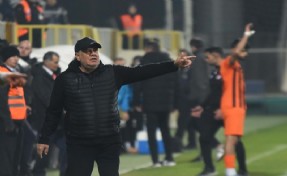 İzmir Çoruhlu FK'da Eriş gitti, İşçelebi geldi