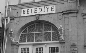 İzmir'de belediyeye işe alma vaadiyle vurgun yapanlara operasyon!