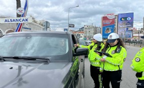 İzmir'de polisten bayram denetimi
