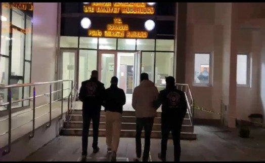 İzmir'de sahte polis baskını: 2 kişiyi yaralayıp gasbettiler!