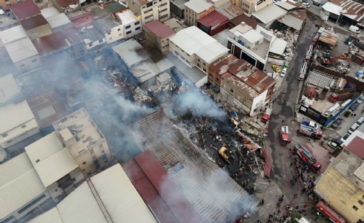 İzmir'de sanayi sitesinde yangın!