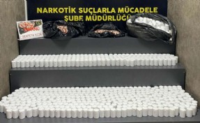 İzmir'de uyuşturucu operasyonu: Otomobilden binlerce hap çıktı!