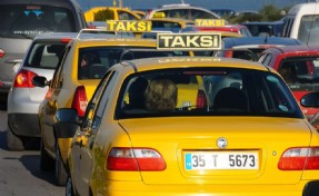 İzmir’de taksi ücretlerine zam gündemde: Yeni tarife belli oldu!