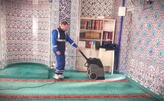 İzmir’in camilerinde bayram temizliği