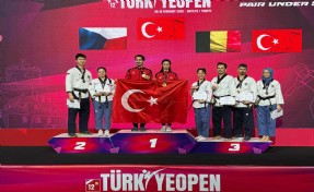İzmirli tekvandocu çift Avrupa’da zirveye çıktı!